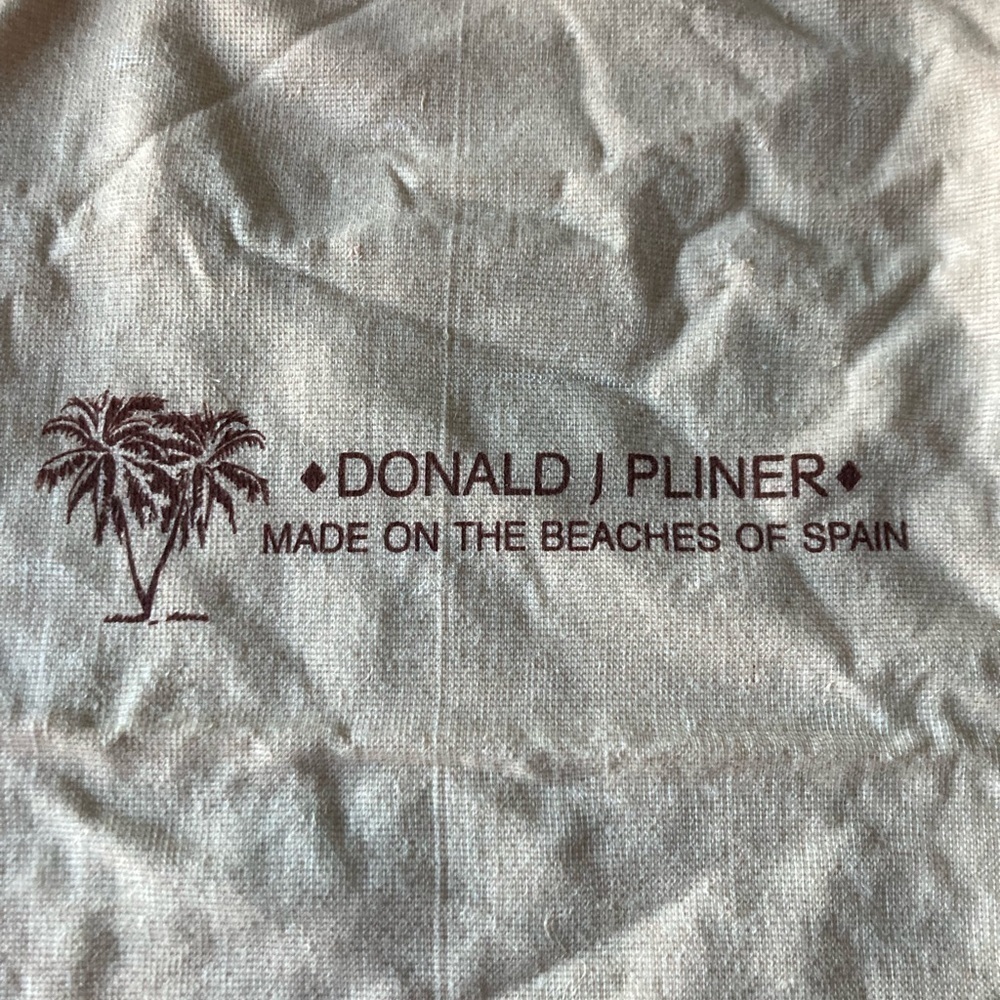 Donald J Pliner woven dust bag 13” X 11 1/4”. Made in the Beaches of Spain